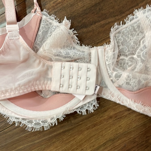 Victoria's Secret Push Up Bra - Picture 5 of 7